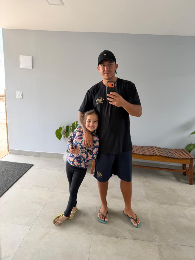 Luan e Clarinha — a família por trás da Lanchas Clarinha em Paraty